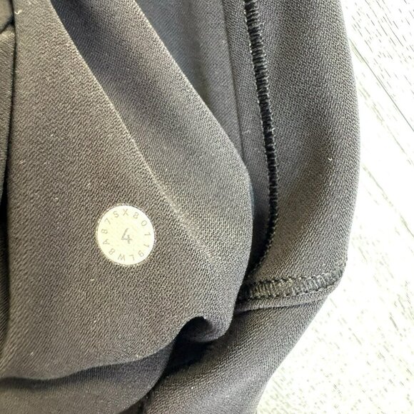 Lululemon On The Fly Skirt *Woven Black Womens Size 4 Wrinkle Free Quick Dry - Picture 4 of 4